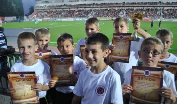 ФК «Армавир» наградил юных футболистов