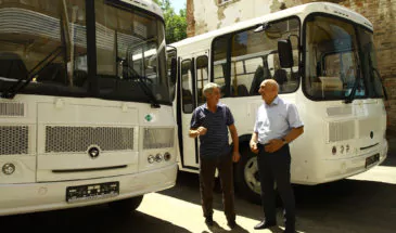 Армавирский театр драмы и комедии получил два новых автобуса