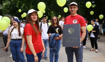 Первого июня в Армавире напутствовали трудовые бригады, организовали русскую сказку и провели футбольную тренировку