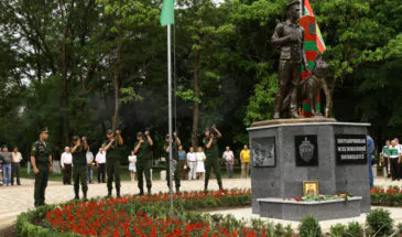 В Армавире открыли памятник пограничнику