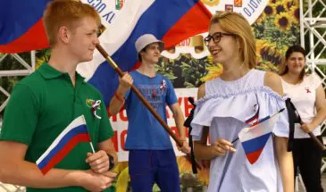 Сегодня Армавир отмечает юбилей российского флага