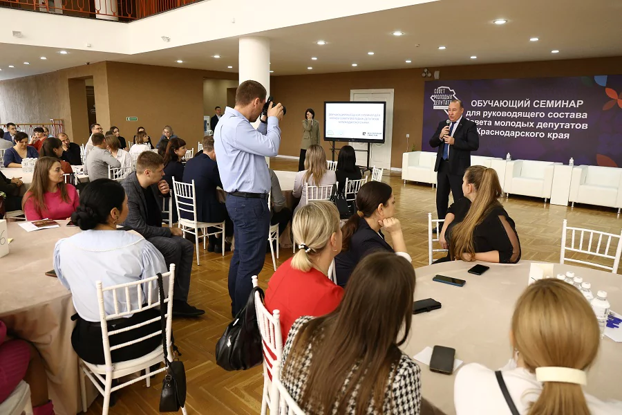 Мэр Армавира выступил на обучающем семинаре перед руководителями Совета молодых депутатов Краснодарского края