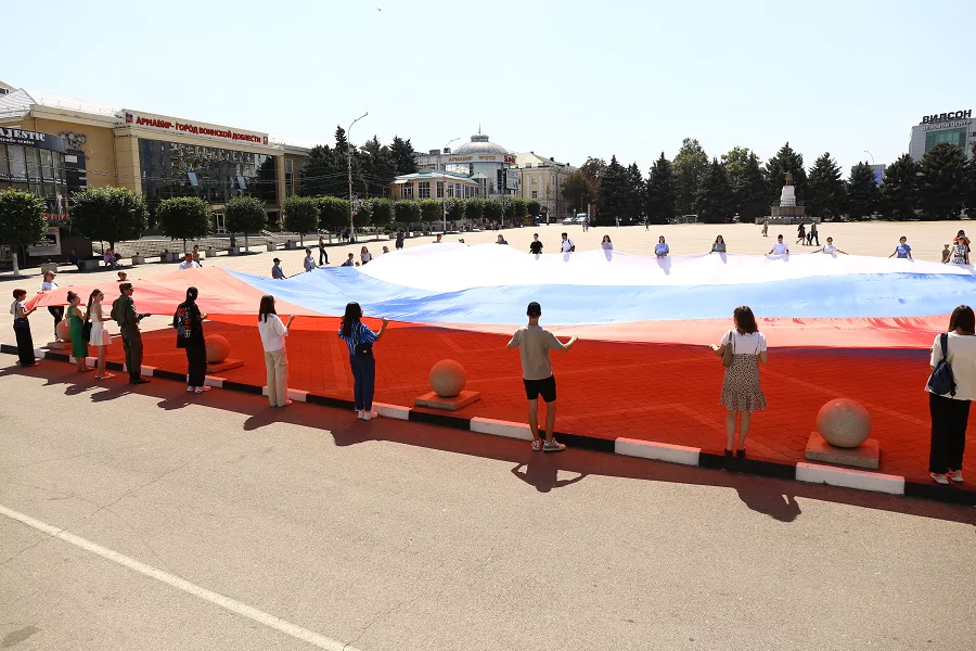 Самый большой флаг России из мармелада изготовят в Армавире ко Дню города