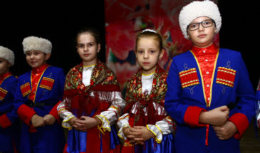 Казачьи напевы: юные армавирцы выступили на большой сцене