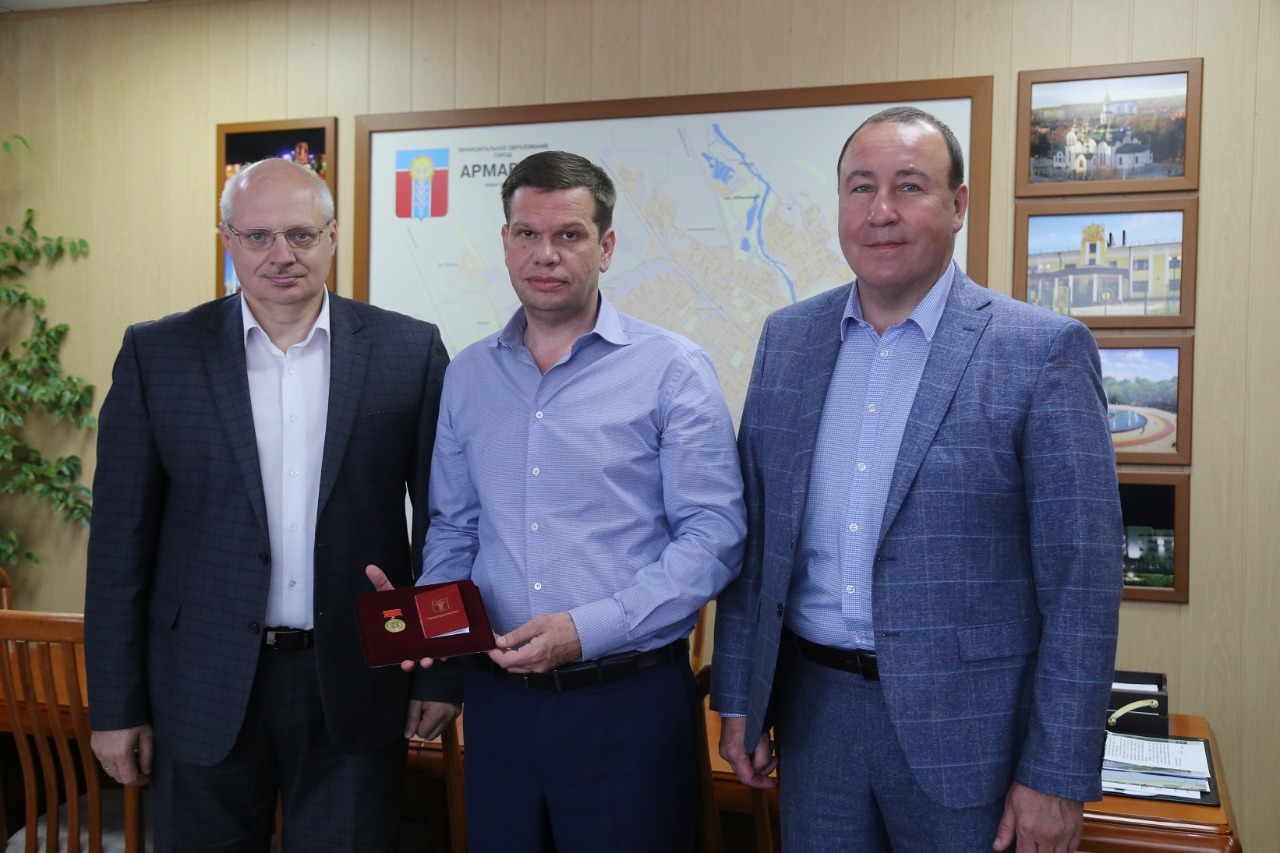 Депутат Государственной Думы РФ Андрей Дорошенко получил медаль «За выдающийся вклад в развитие МО город Армавир»