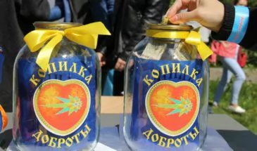 Армавирцы собрали на ярмарке в школе свыше 58 тысяч рублей на лечение малышки с диагнозом «спинальная мышечная атрофия»