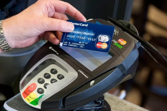 В Армавире проезд в маршрутке теперь можно оплатить банковской карточкой