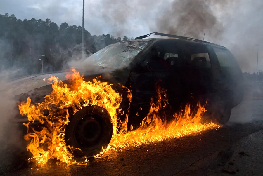 В Армавире в огне уничтожены несколько машин
