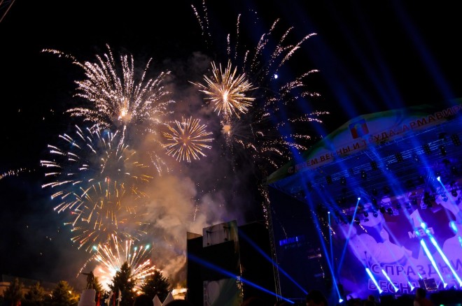 Большой вечерний концерт прошёл в Армавире в честь открытия Дня города. Видео