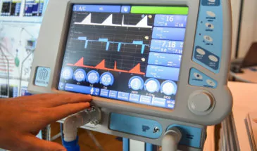 Инфекционная больница Армавира получила аппарат ИВЛ