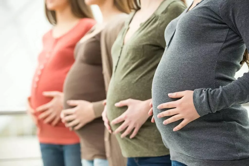 С 1 января 2022 года изменится порядок выплат по беременности и родам