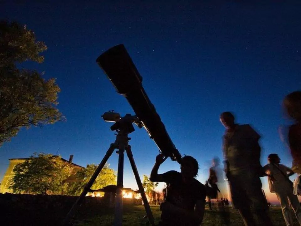 В Армавире набирает популярность «Тротуарная астрономия»