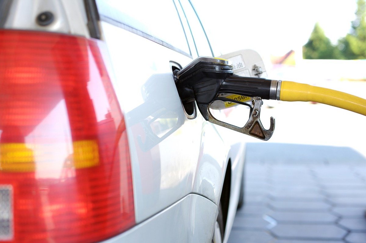 Бензин не станет дешевле из-за падения цен на нефть