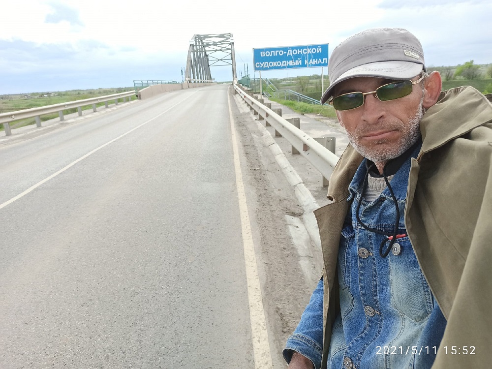 Инвалид по зрению I группы продолжает свое путешествие пешком от Армавира до Иркутска