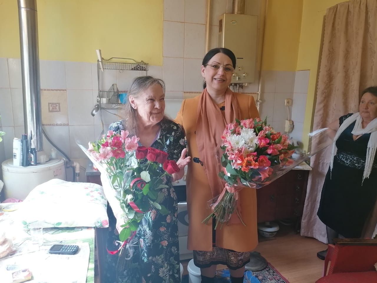 Депутат Армавирской Городской Думы Ирина Аксаева поздравила жительницу Армавира с юбилеем 