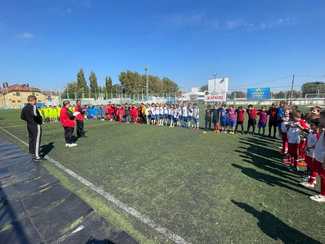 Сегодня в городе стартовал турнир памяти ветеранов армавирского футбола Антова А. С. и Акопяна В. З. 