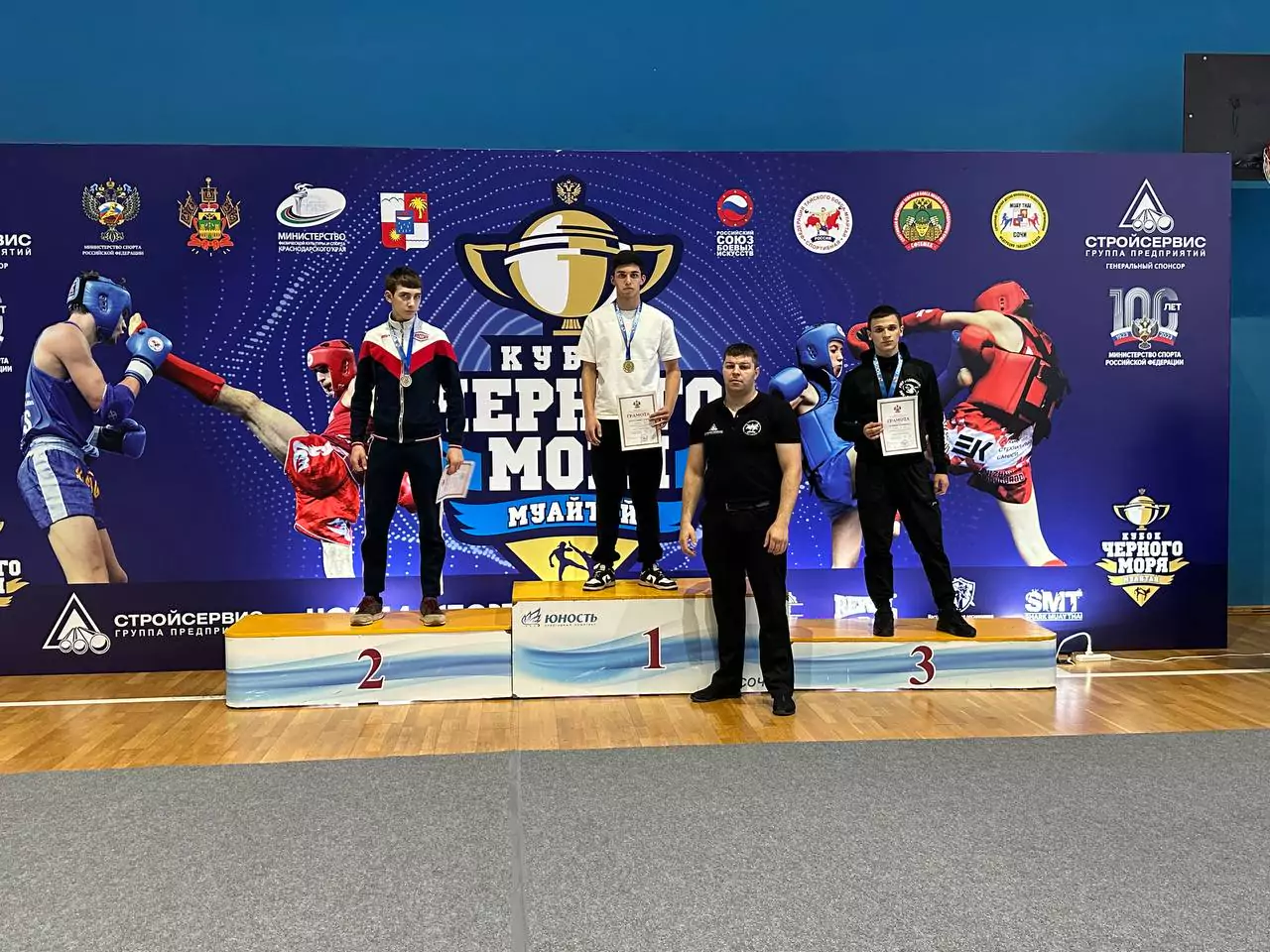 Армавирские спортсмены взяли золото и серебро на турнире по тайскому боксу