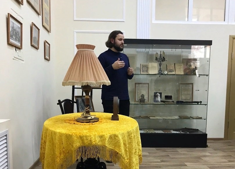В Выставочном зале Дома Дангулова открылась выставка «История образования в Армавире»