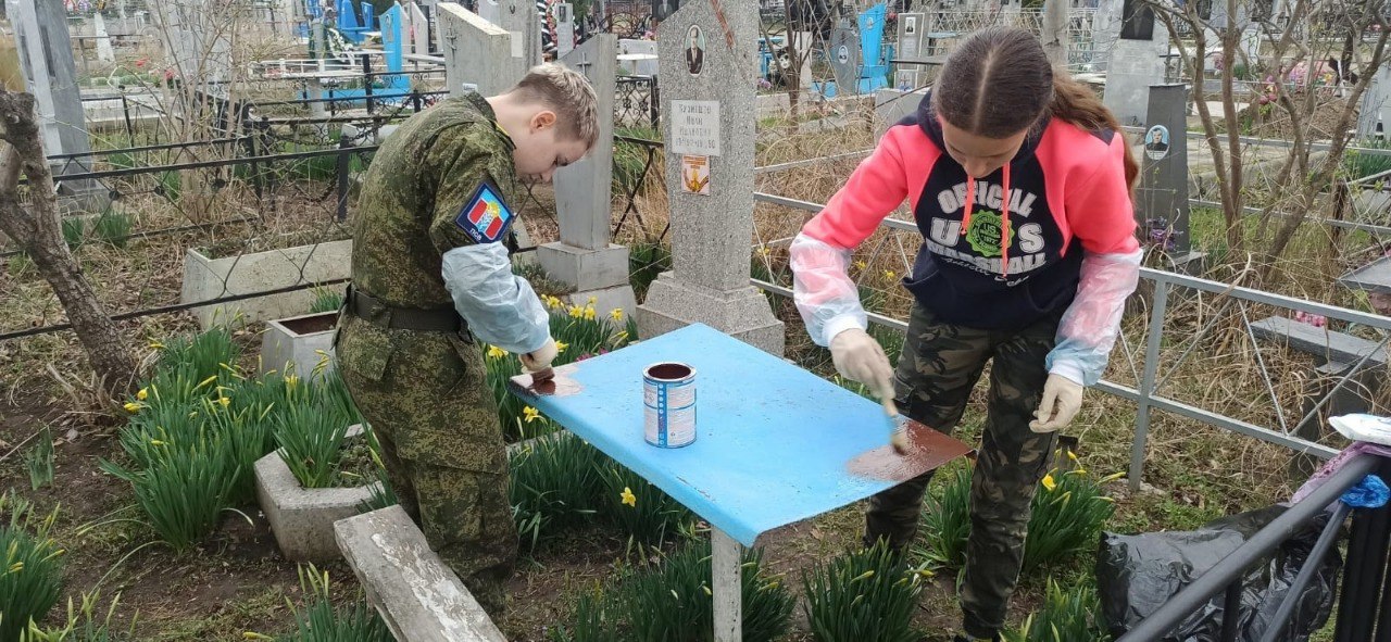 Юнармейцы навели порядок на могиле ветерана Великой Отечественной войны