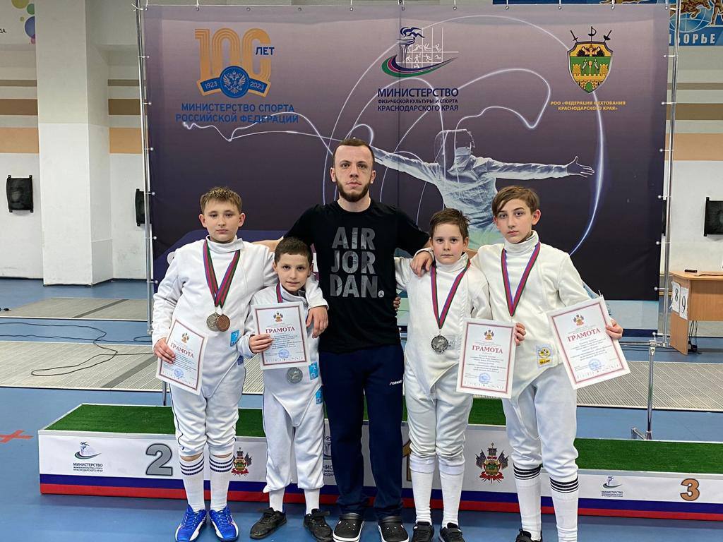 Армавирские фехтовальщики стали призёрами на краевых соревнованиях «Юные Казачата»