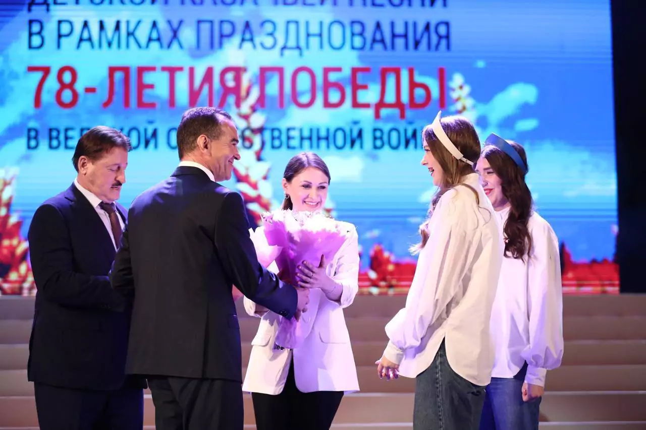 Армавирских студентов АЮТ наградил губернатор края Вениамин Кондратьев