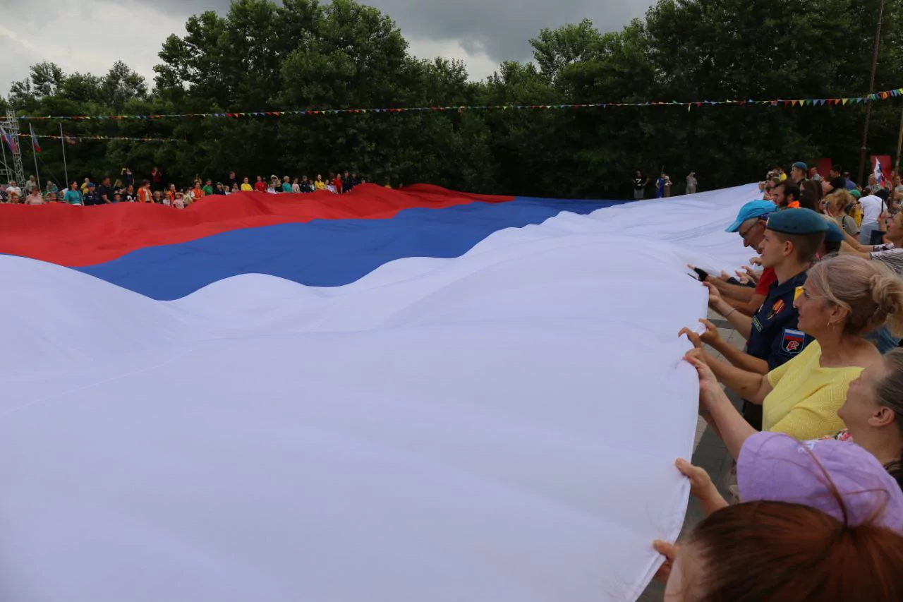 Сегодня День Государственного флага России