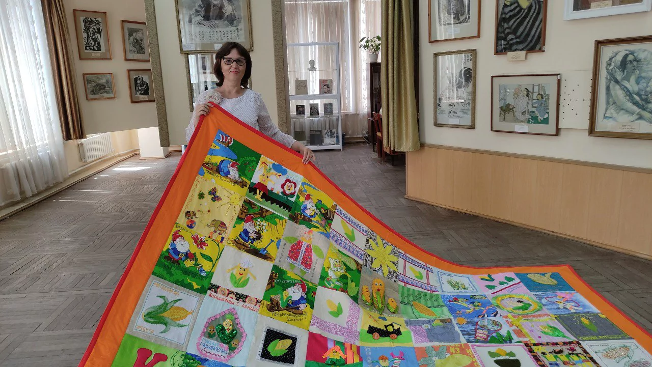 Популярная писательница Татьяна Кирюшатова посетила детскую библиотеку Армавира