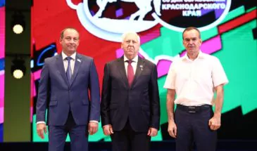 Губернатор Кубани вручил награду Евгению Пономаренко