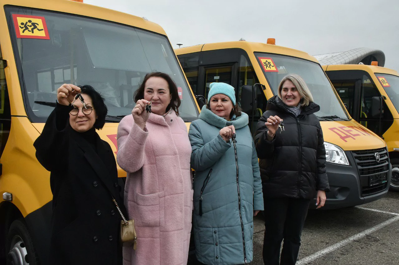 Дети СНТ Армавира будут ездить в школу на новом современном автобусе
