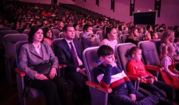 Депутат Госдумы Андрей Дорошенко поздравил с новогодними праздниками 200 детей-инвалидов и ребят из многодетных семей
