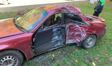 В Армавире Toyota Corolla потеряла управление и врезалась в столб. Пострадал ребенок. Фото