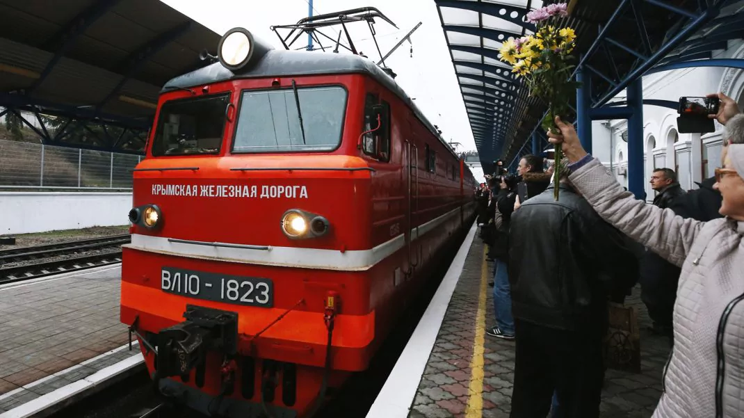 Весной начнет курсировать поезд из Армавира в Крым