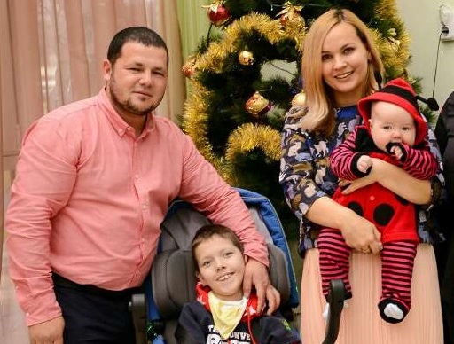 Пережив крах надежд и осознав, что старший сын неизлечим, Артем Агиров создал «Радость жизни», объединив родителей детей-инвалидов