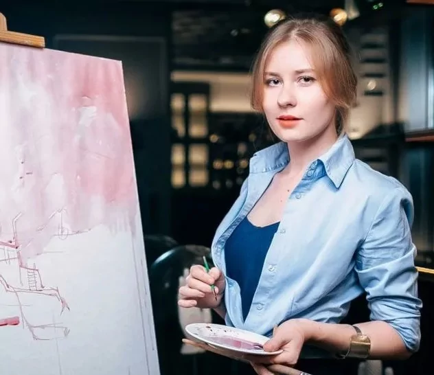 В Анапе открылась выставка работ армавирской художницы Александры Тонкошкуровой «Винный флер»