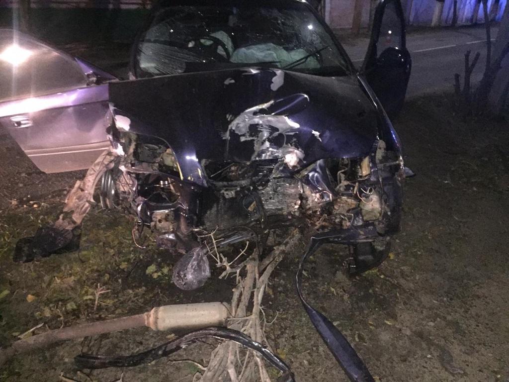 В Армавире водитель и пассажир получили тяжелые переломы в результате ночного ДТП