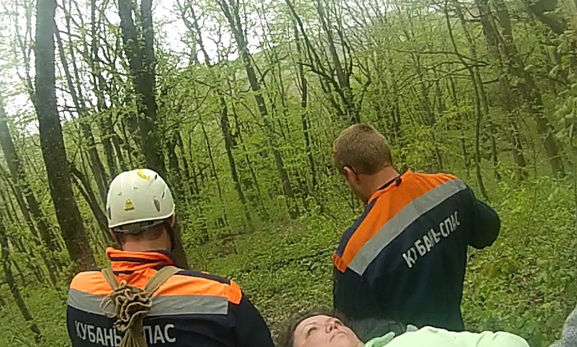 Спасатели эвакуировали армавирскую туристку со сломанной ногой