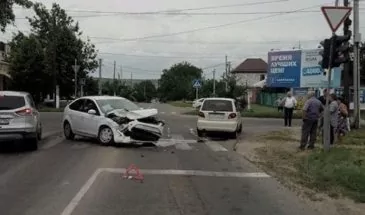 Водитель Hyundai разбился в массовом ДТП в Армавире