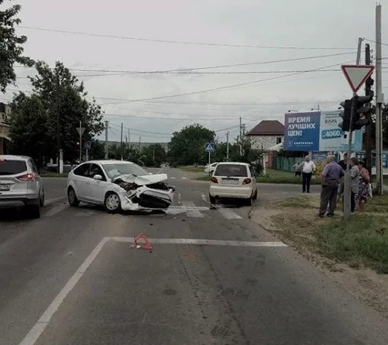 Водитель Hyundai разбился в массовом ДТП в Армавире