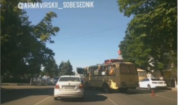 ДТП с маршруткой произошло на Центральном рынке Армавира