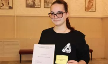 Армавирская школьница защитила проектную работу по истории нашего театра