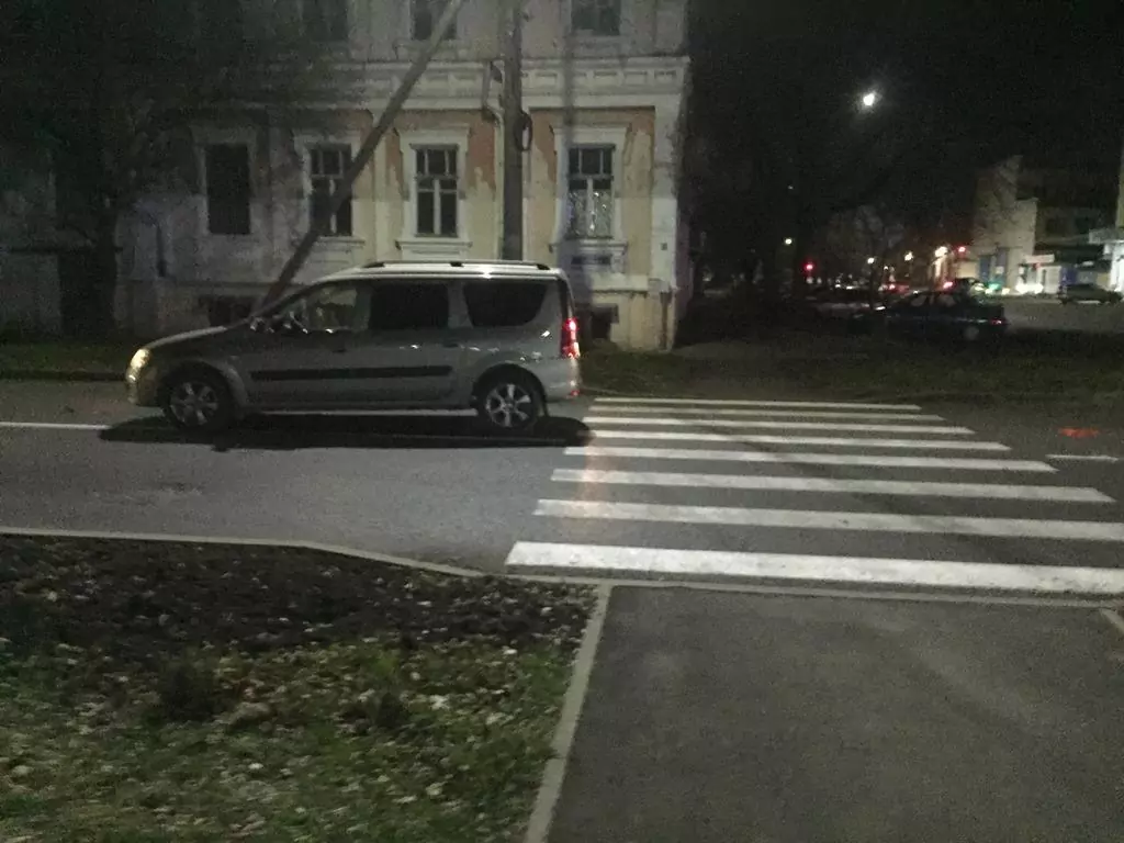 В Армавире водитель совершил наезд на женщину, переходившую дорогу по пешеходному переходу