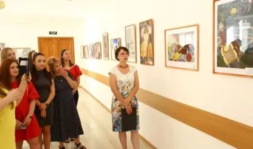 В Городском Дворце культуры работает выставка выпускников образцовой художественной студии