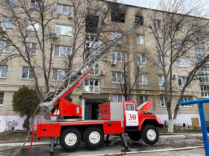В Армавире на улице Луначарского произошло возгорание жилого дома