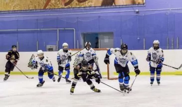 Юные хоккеисты из Армавира вышли на лёд в Невинномысске