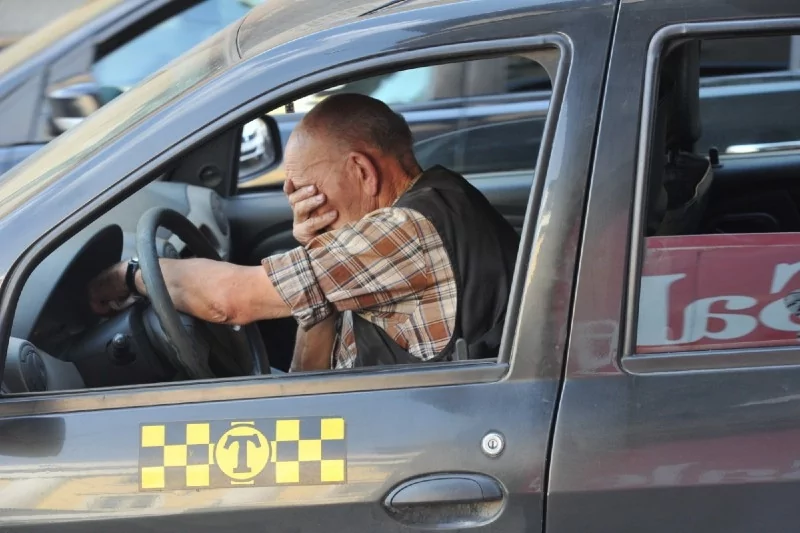 За несоблюдение санитарных норм у водителей такси заберут пропуска