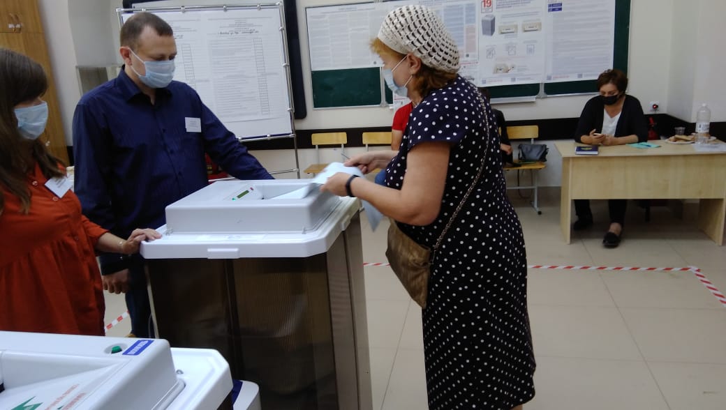 На избирательном участке 0408, который находится в здании АГПУ, в третий день выборов к 14 часам приняты бюллетени от 624 человек