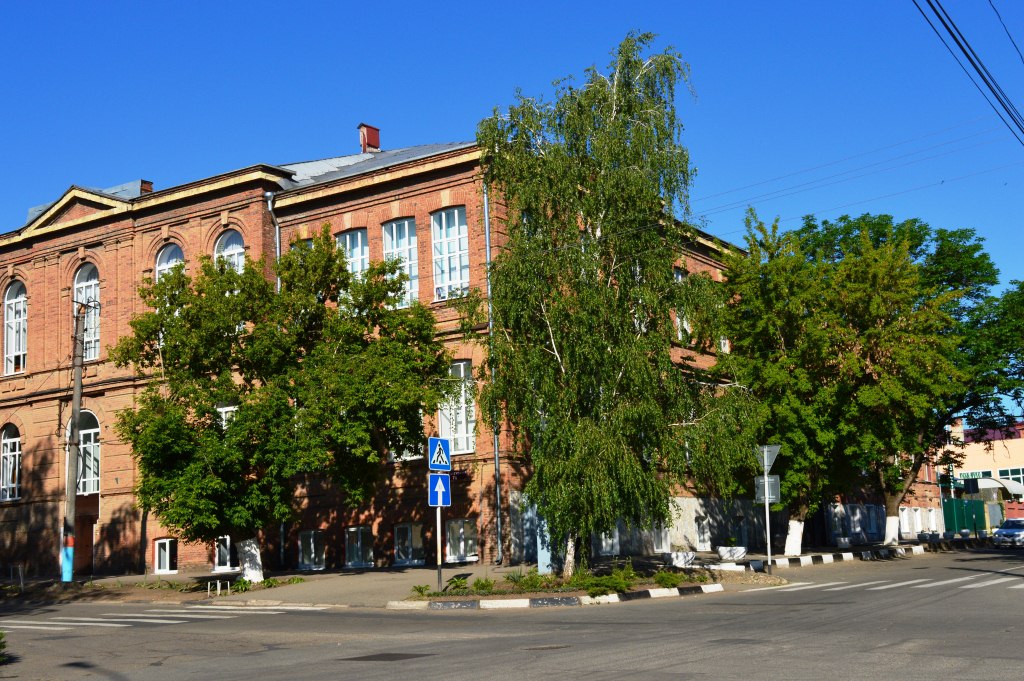Четыре школы и шесть детских садов города получили на ремонт 16 млн рублей