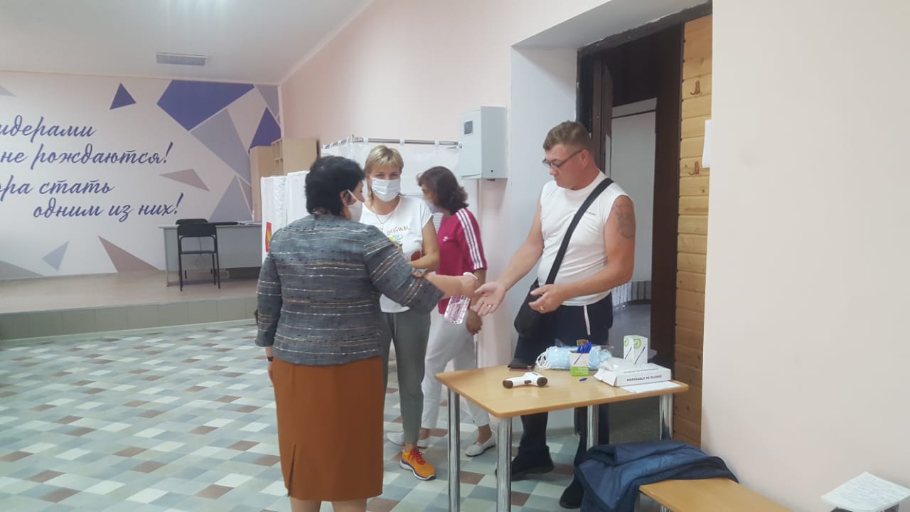 В Армавире голосование на участках проходит с соблюдением санитарных правил