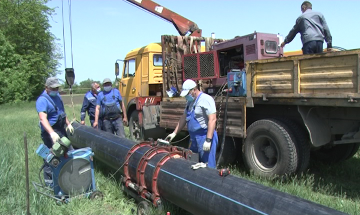 Работы по новому водопроводу к поселку Заветному вышли на завершающий этап