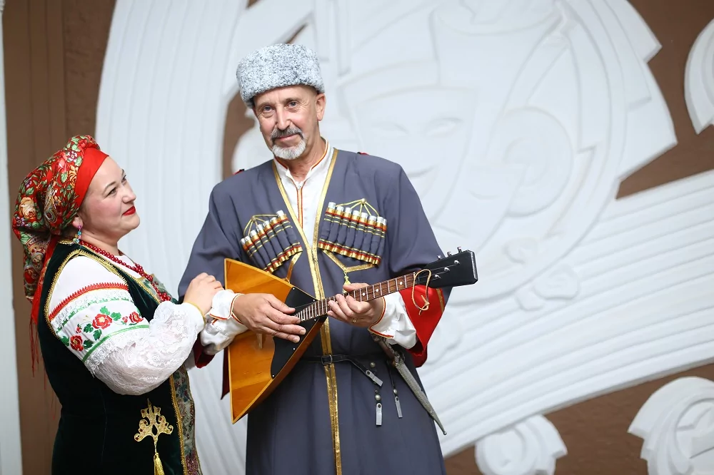 Народный хор «Казачий край» выступил с отчетным концертом